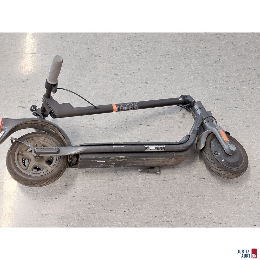 E-Scooter der Marke Ninebot by Segway