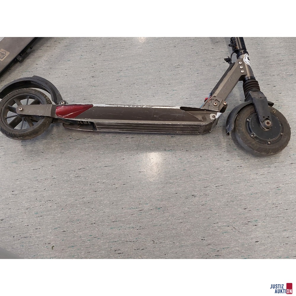 1 E-Scooter der Marke Etwo u.a.