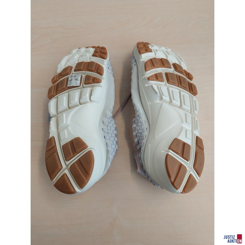 1 Paar Sneaker der Marke Nike Größe 44,5 u.a.