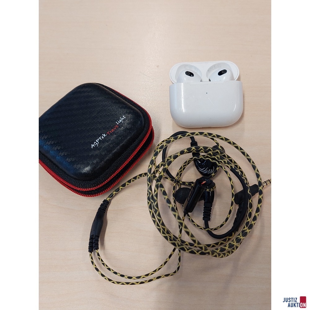 AirPods der Marke Apple A2566 EMC 3986 u&period;a&period;