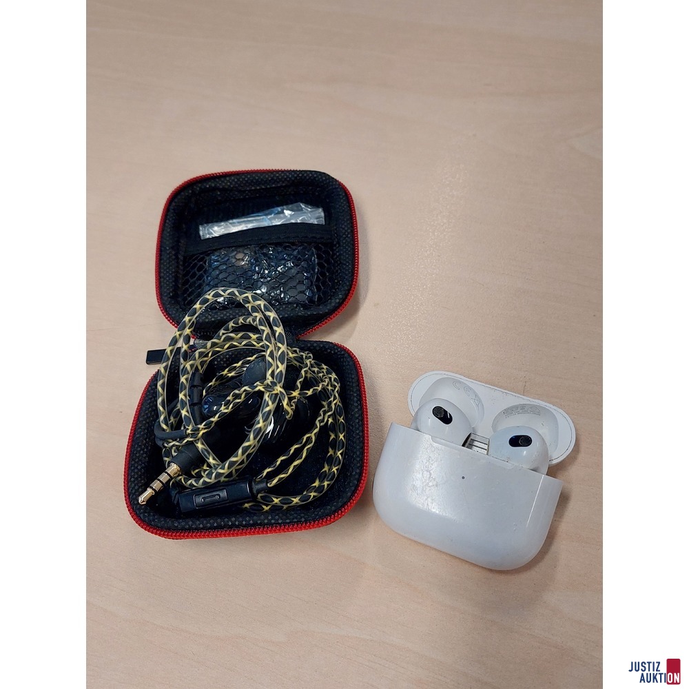 AirPods der Marke Apple A2566 EMC 3986 u&period;a&period;