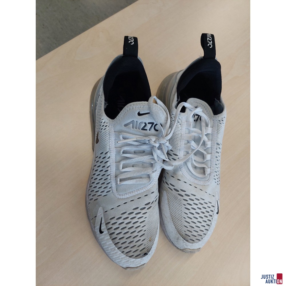 1 Paar Sneaker Schuh der Marke Nike Air Max 270 Gr&ouml;&szlig;e 42