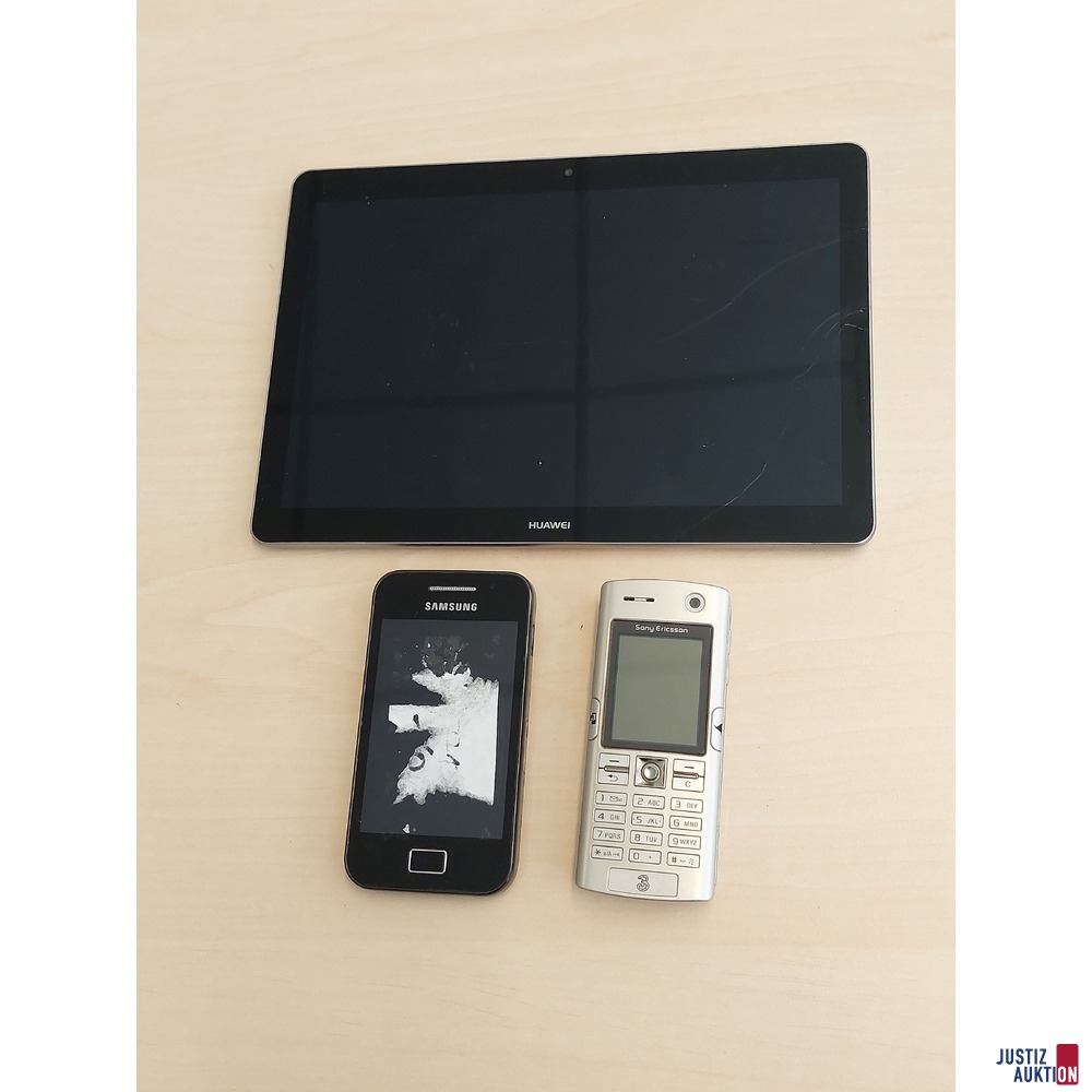 Handy der Marke Sony Ericsson K608i u.a.