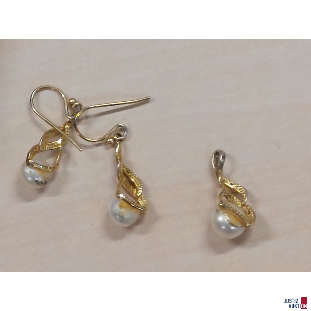 1 Paar Perlenohrgeh&auml;nge und 1 Anh&auml;nger 925 &permil; Silber vergoldet punziert 4&comma;4 g