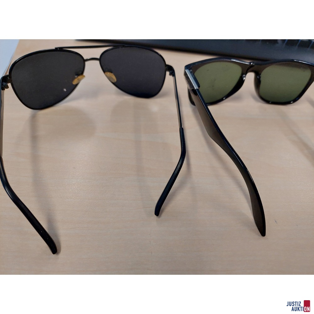 Sonnenbrille der Marke Armani u.a.