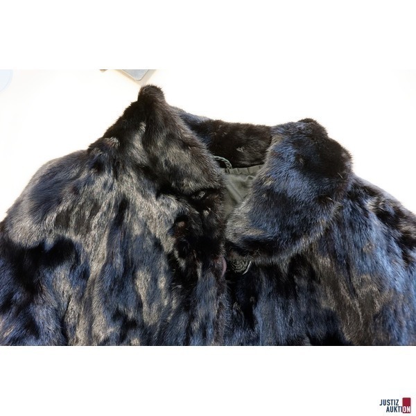 Nerzmantel mit dem Monogramm&colon; PS