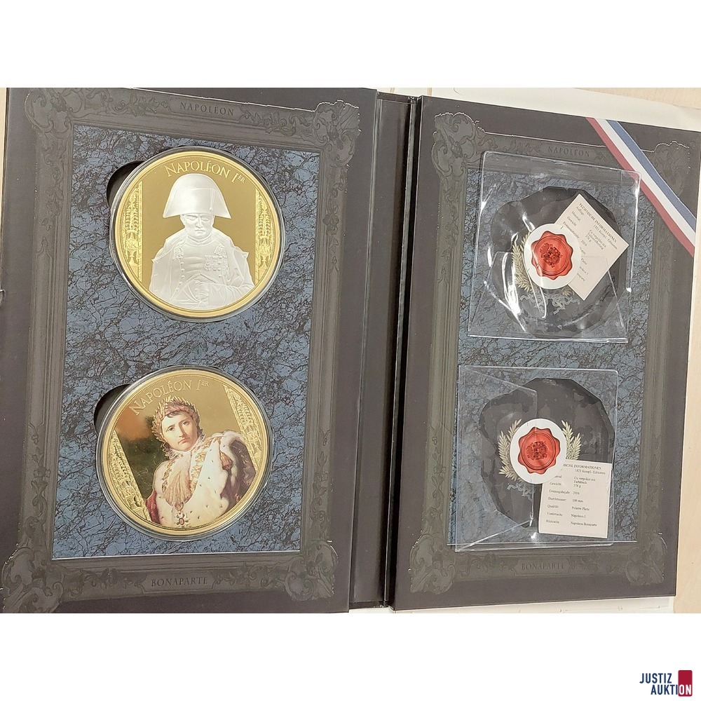 Kartonverpackung mit zwei großen Medaillen Napoleon der Erste Kupfer vergoldet - dekorativ