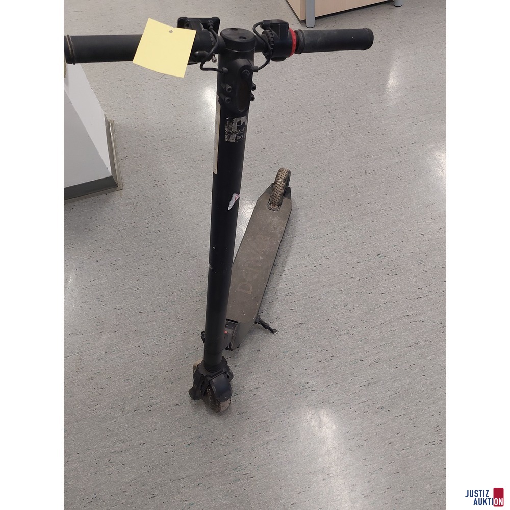 E-Scooter der Marke Denver PO&colon; 12115 -&nbsp;Modellnummer nicht leserlich