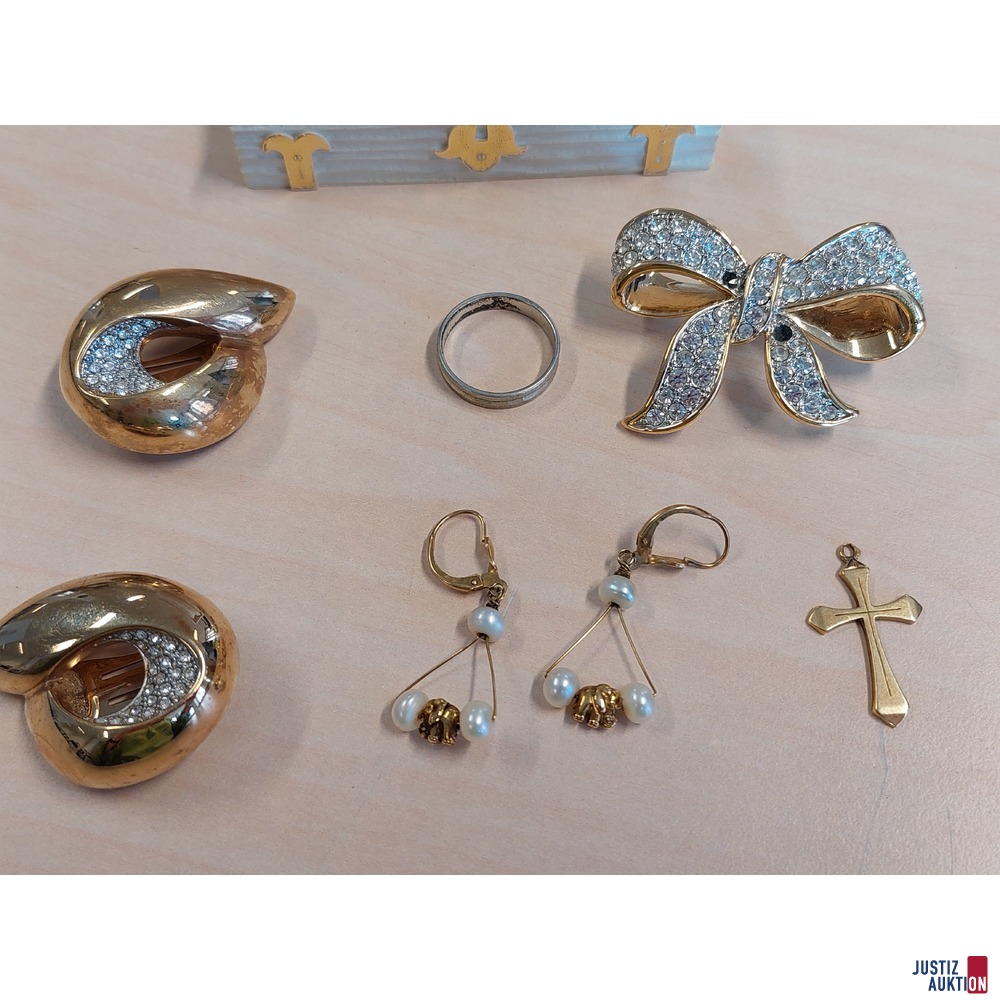 1 Paar Ohrh&auml;nger mit Kunstperlen