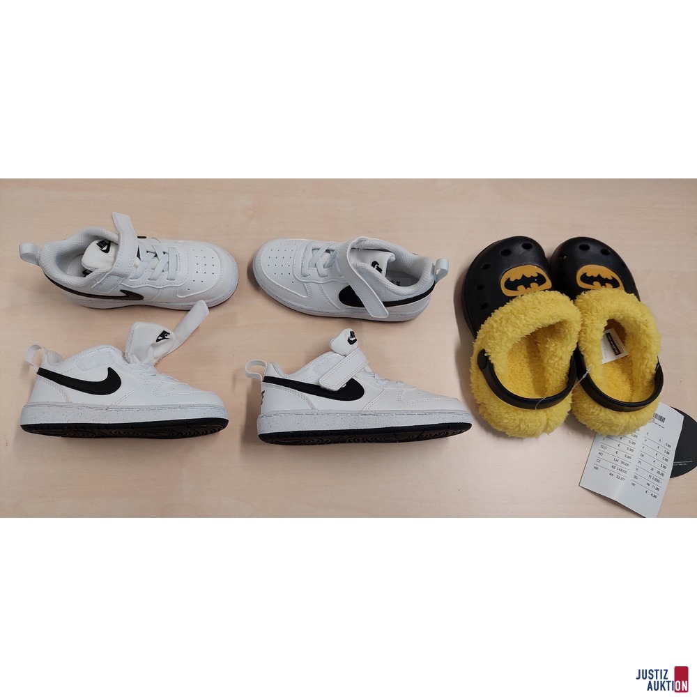 1 Paar Kinderclogs Batman Größe 26/27 u.a.