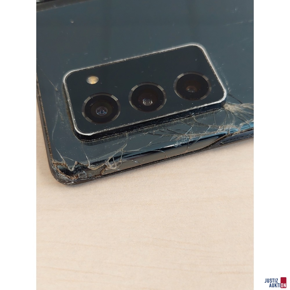 Handy der Marke Samsung Galaxy Z Fold2 5G - Model: SM-F916B