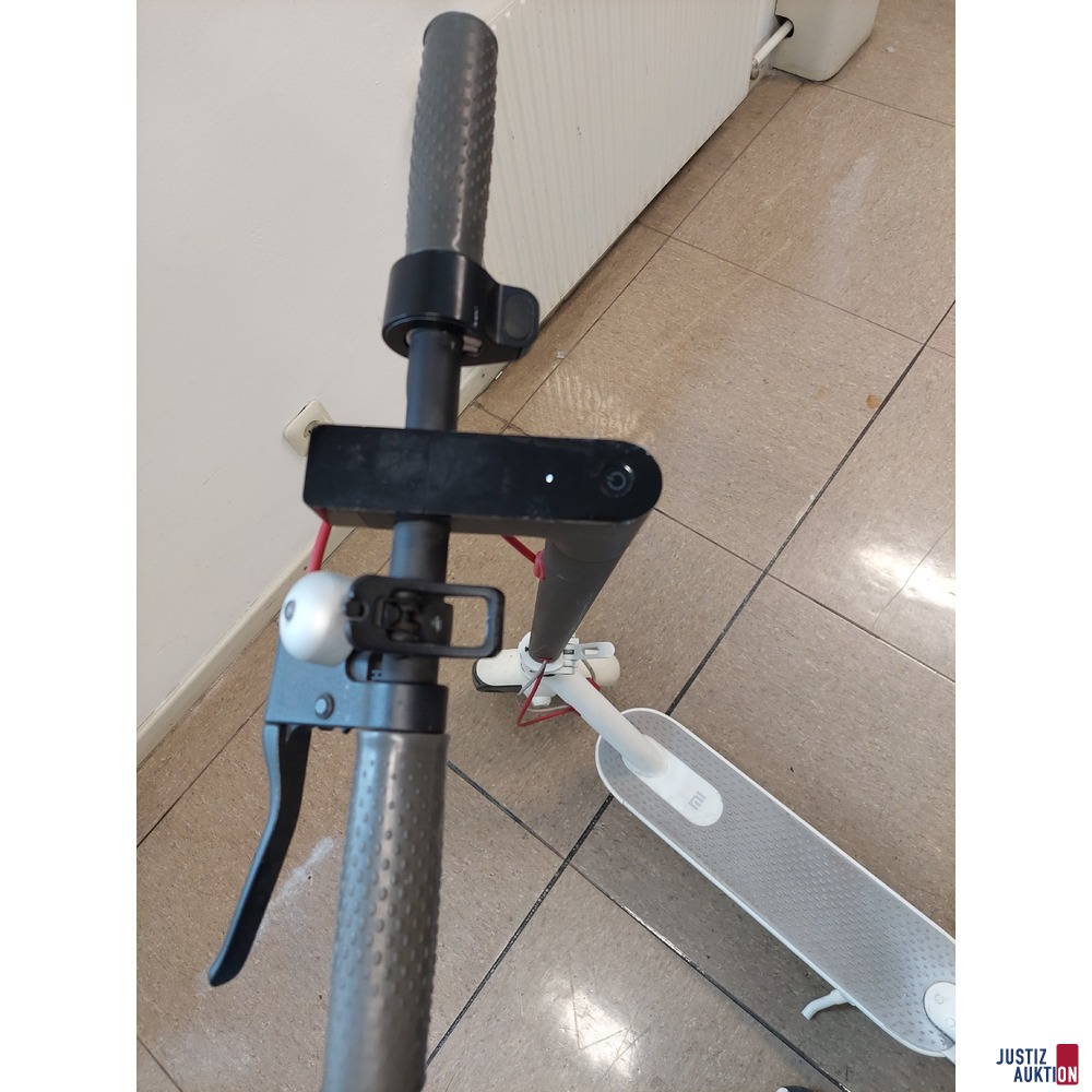 E-Scooter der Marke Mi