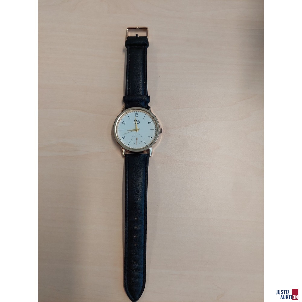 Herrenarmbanduhr der Marke ES getragen