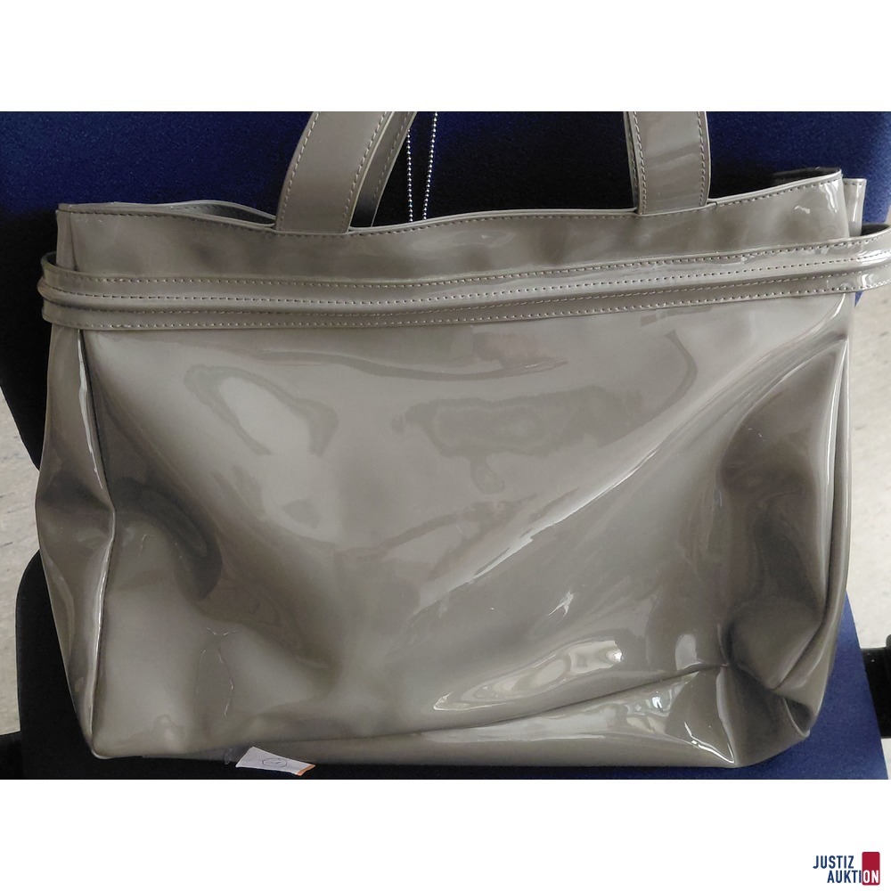 Armani Jeans Handtasche gro&szlig; Lackleder Grau