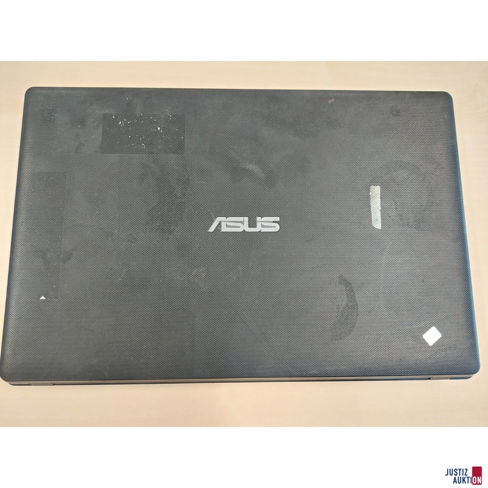 Notebook der Marke ASUS F551M