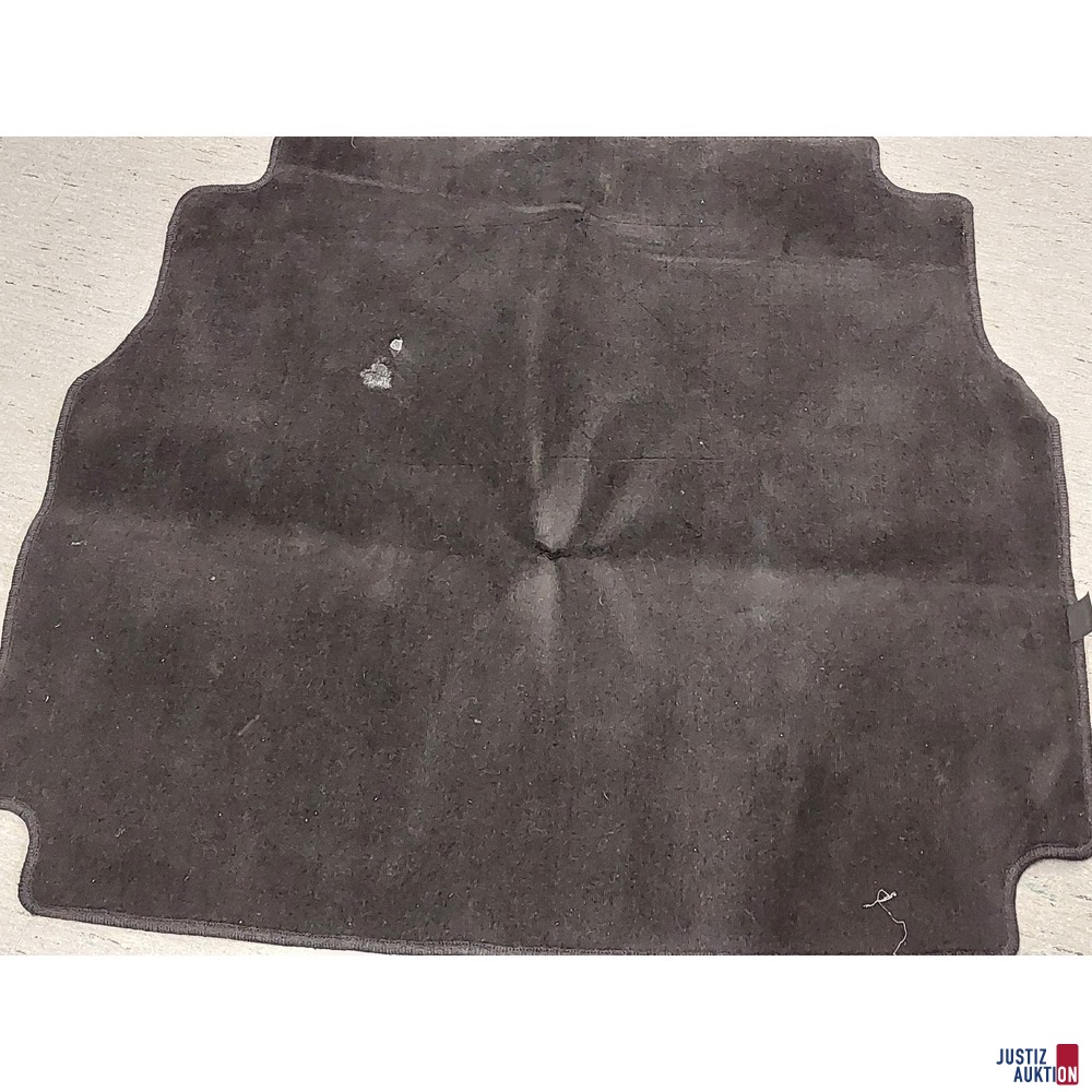 3 Fussmatten&comma; 1 Kofferraummatte f&uuml;r Mercedes Benz leichte Gebrauchsspuren vorhanden