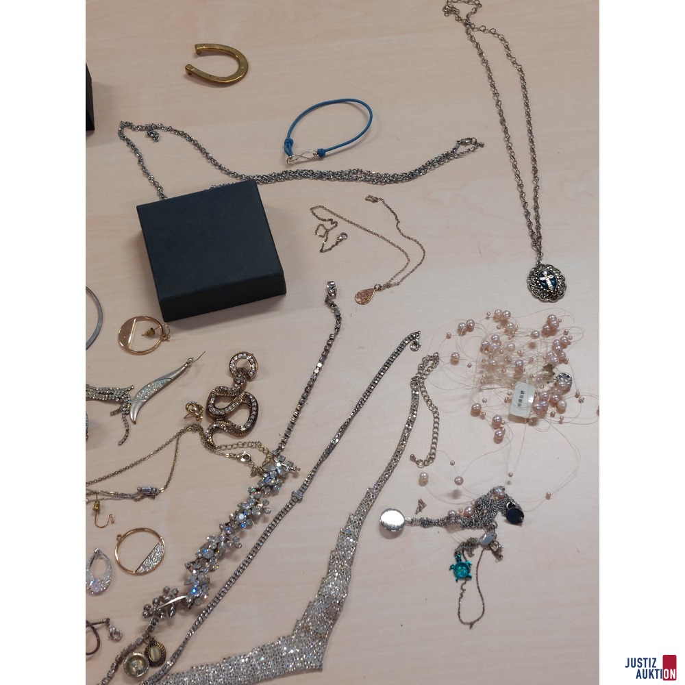Konvolut an diversen Modeschmuck