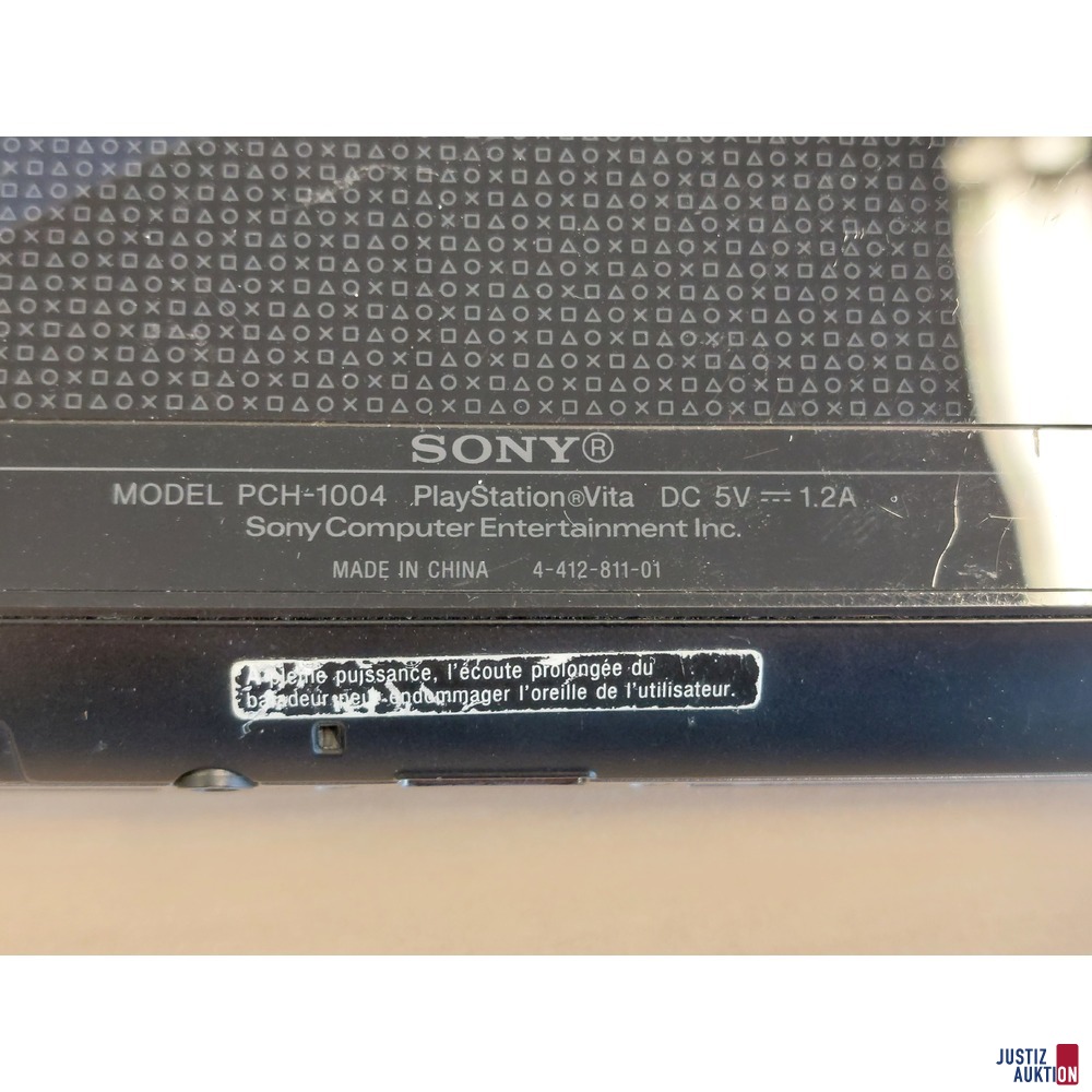 Spielkonsole PS Vita der Marke Sony Modell PCH-1004
