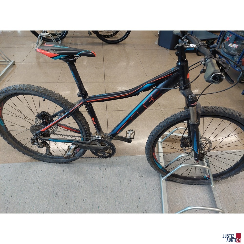 Fahrrad der Marke Cube Access 2014