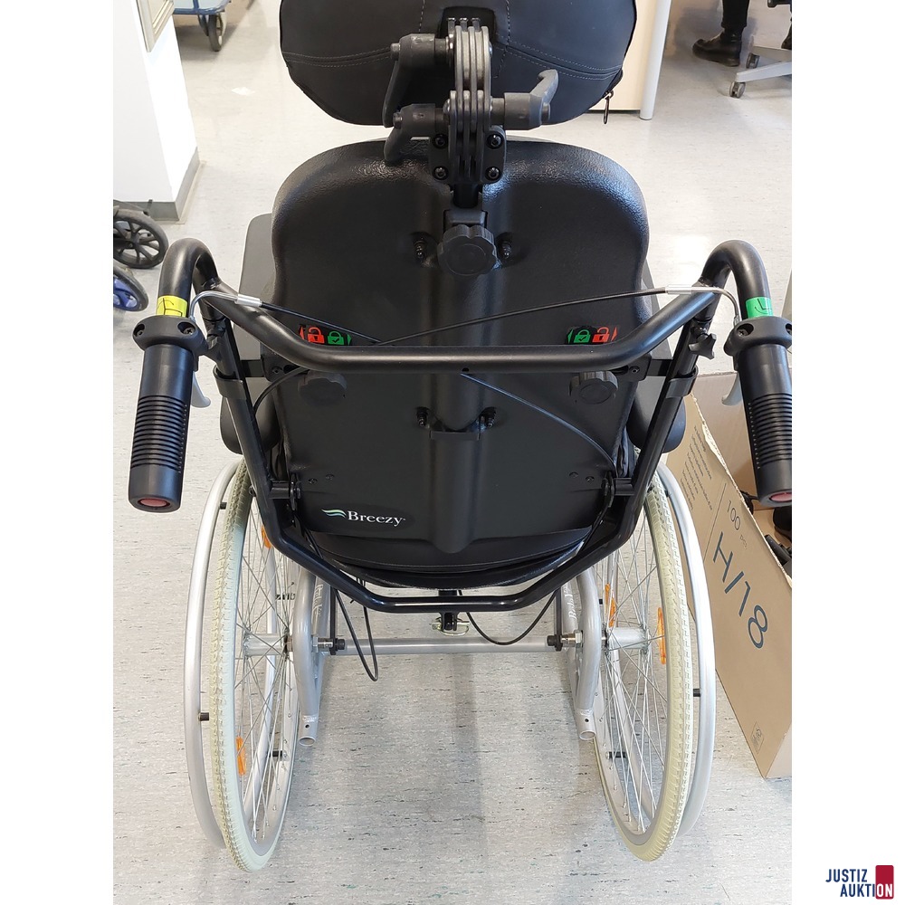 Multifunktionsrollstuhl der Marke Breezy Relax 2