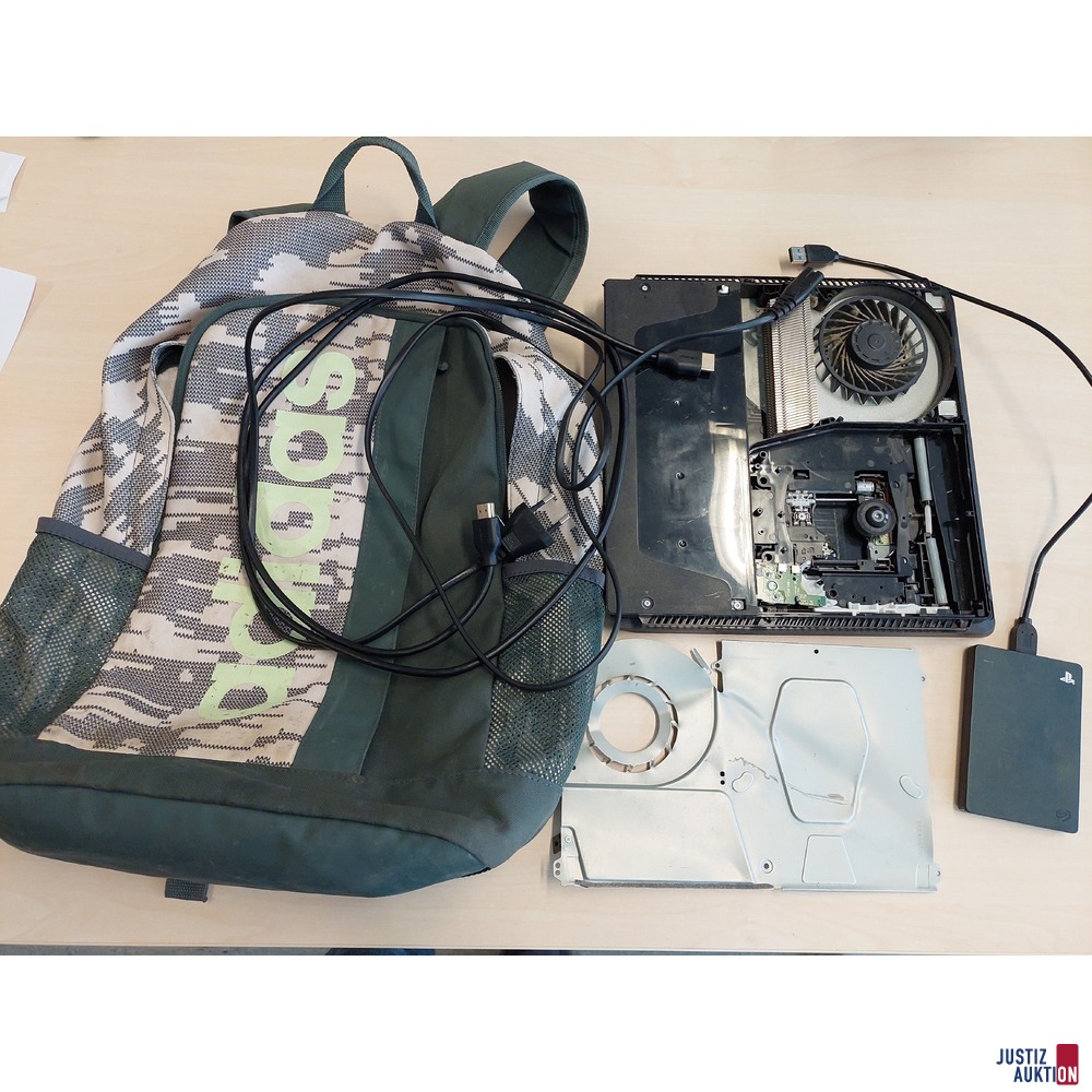 Rucksack der Marke Adidas - Sony Playstation 4 u.a.