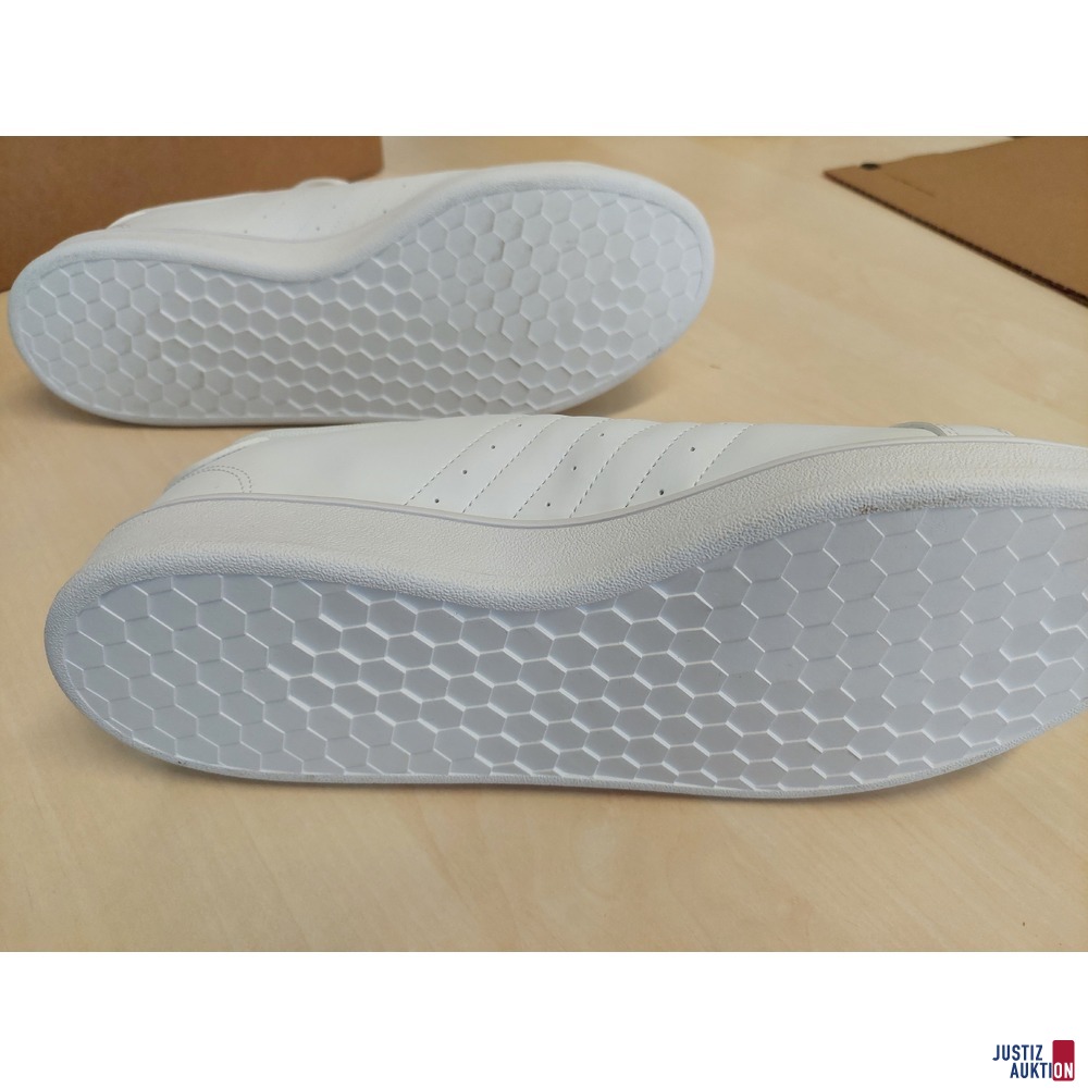 2 LINKE Sneakers der Marke Adidas 1x Gr. 45 1/3, 1x Gr. 46
