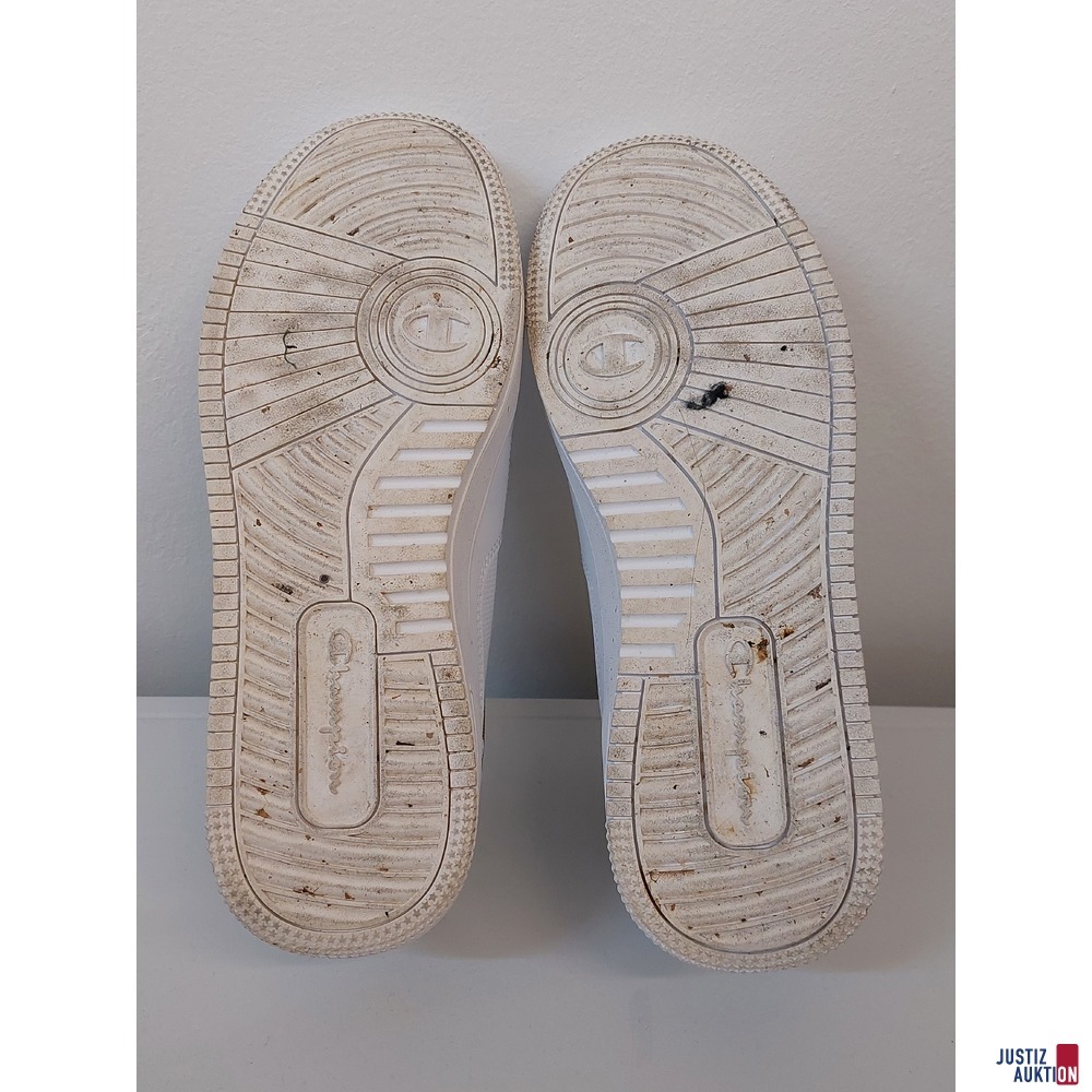 Sneaker der Marke Champion Größe 41