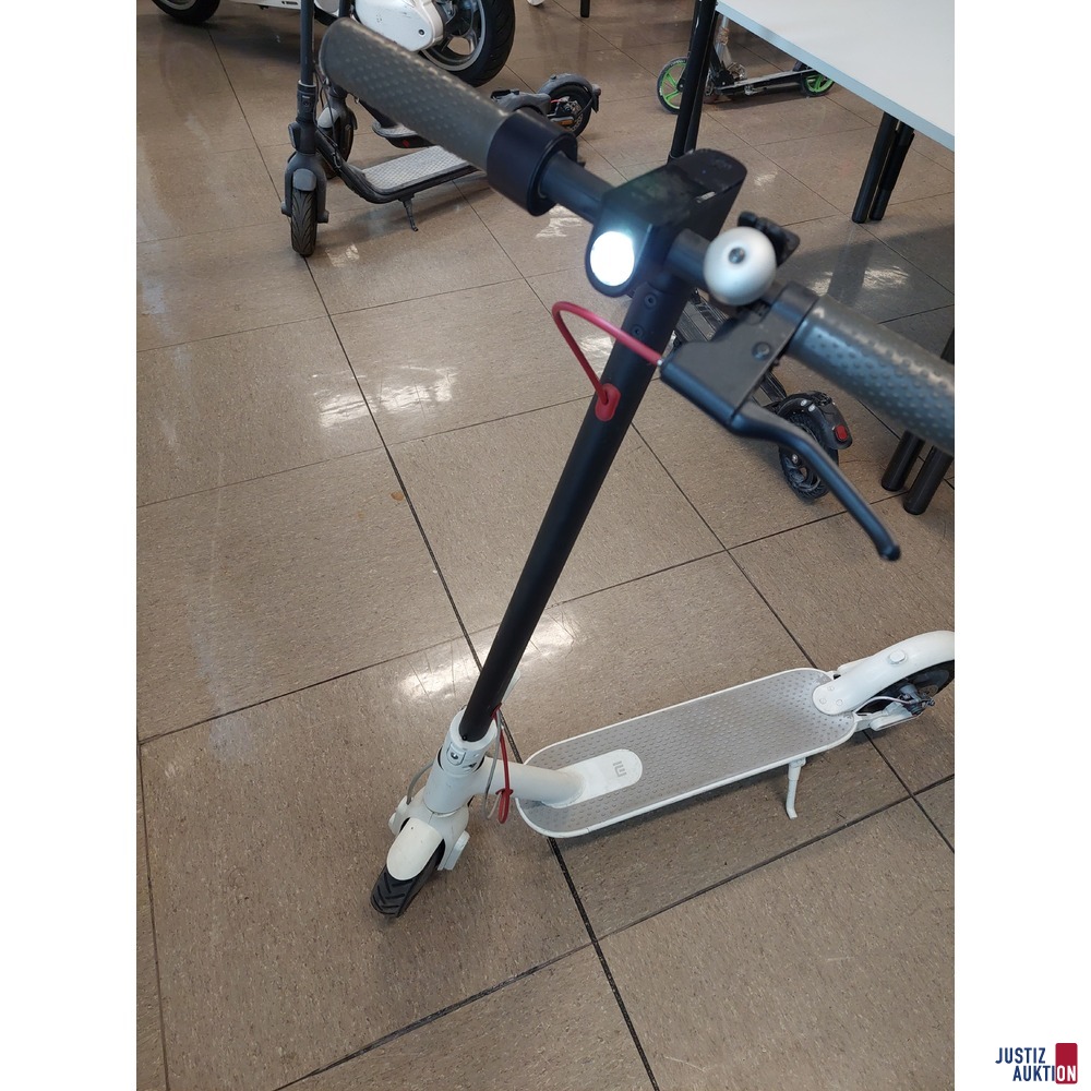 E-Scooter der Marke Mi