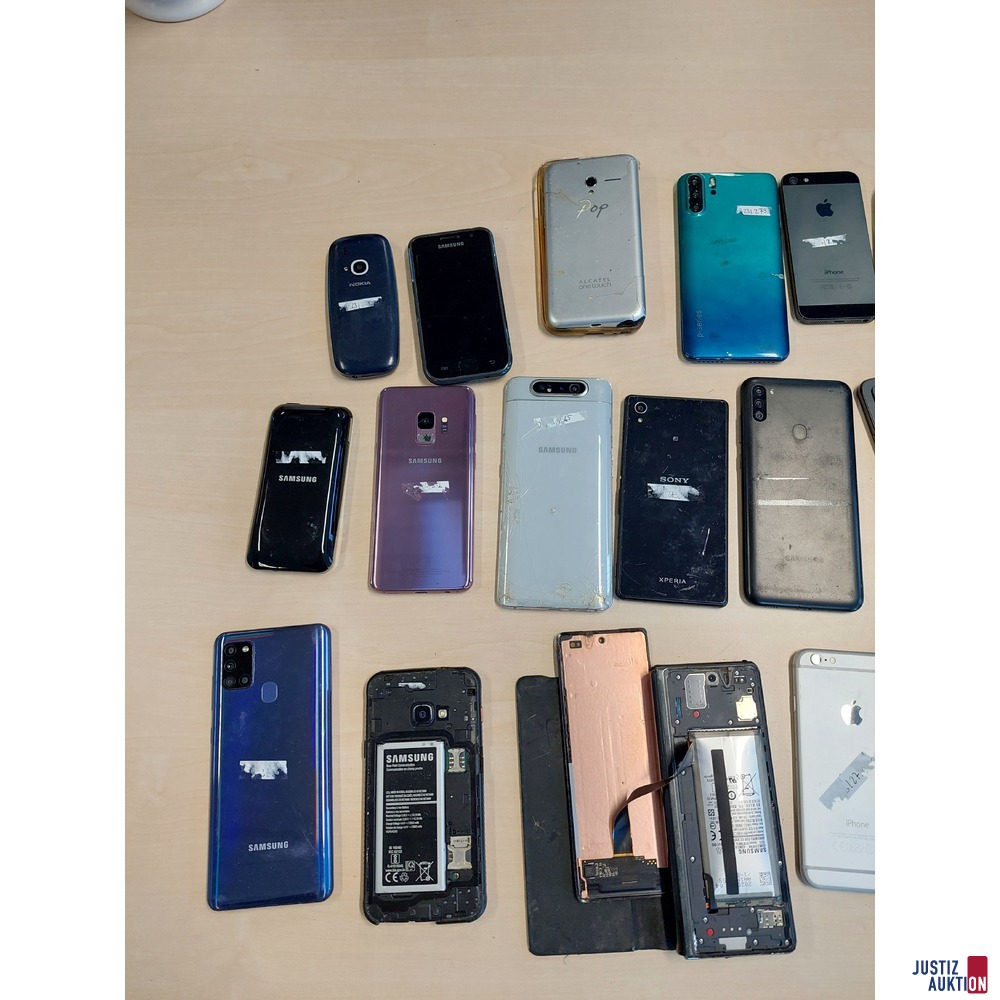 Konvolut bestehend aus 19 Handys