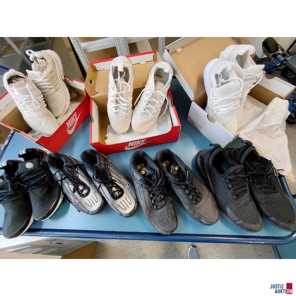Konvolut an Nike Sneaker
