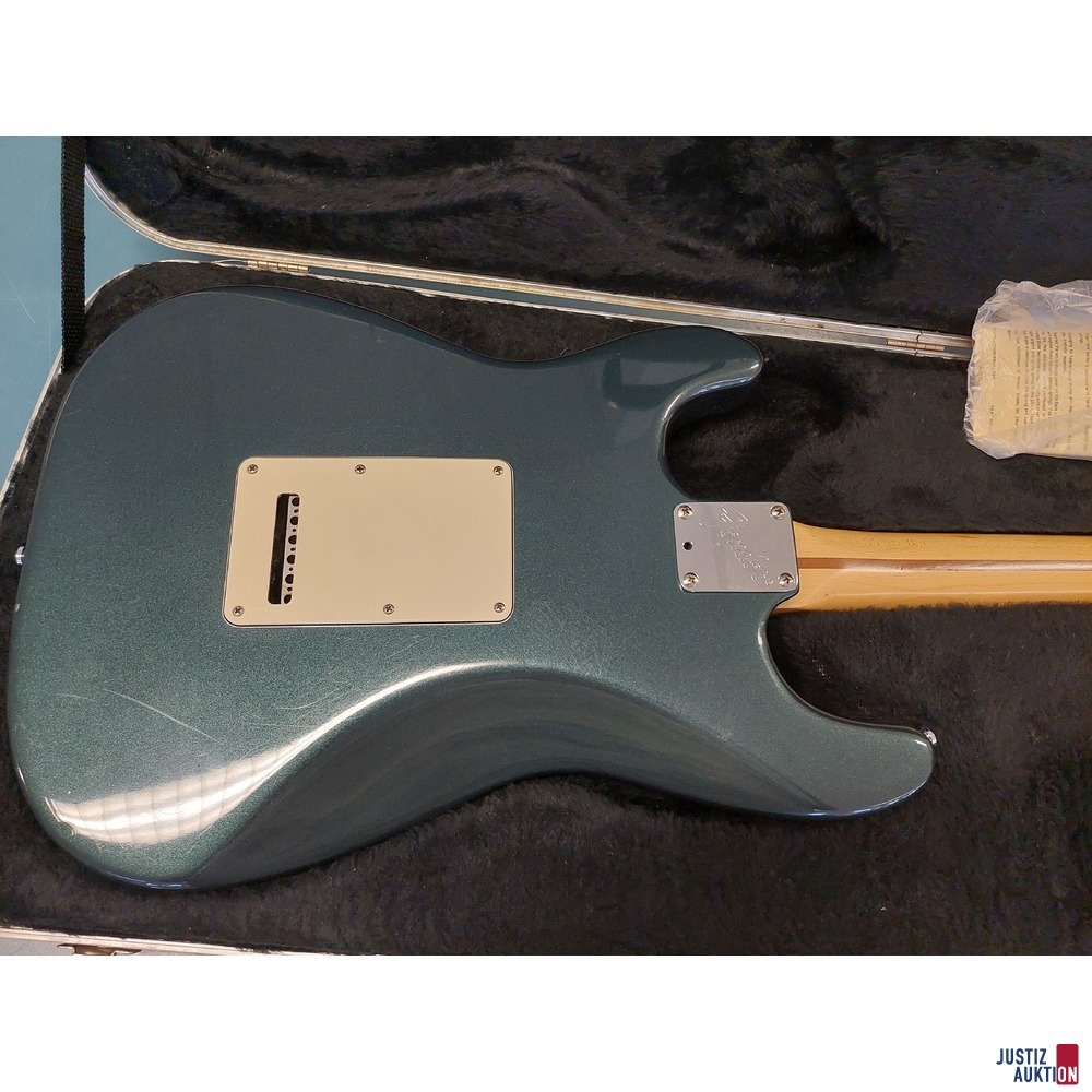 Gitarre der Marke Fender Stratocaster - Seriennummer E947781