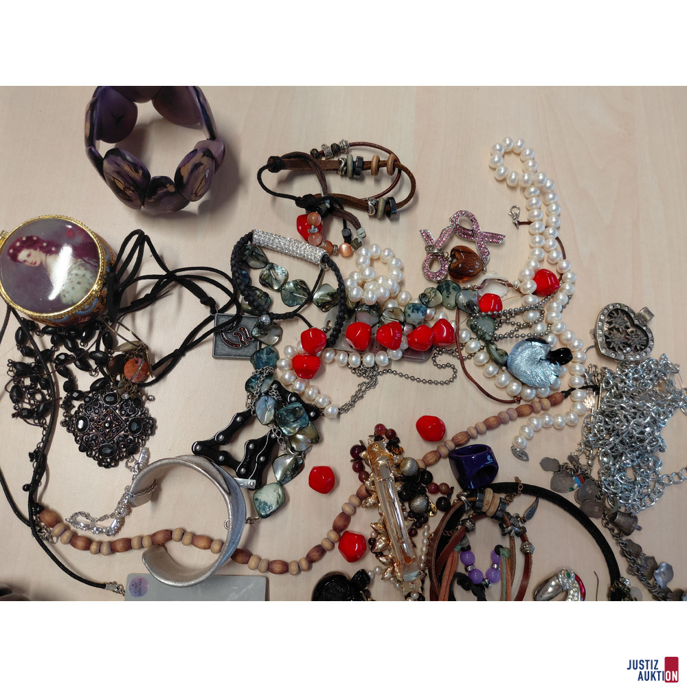 Konvolut an diversen Modeschmuck - gr&ouml;&szlig;tenteils neuwertig