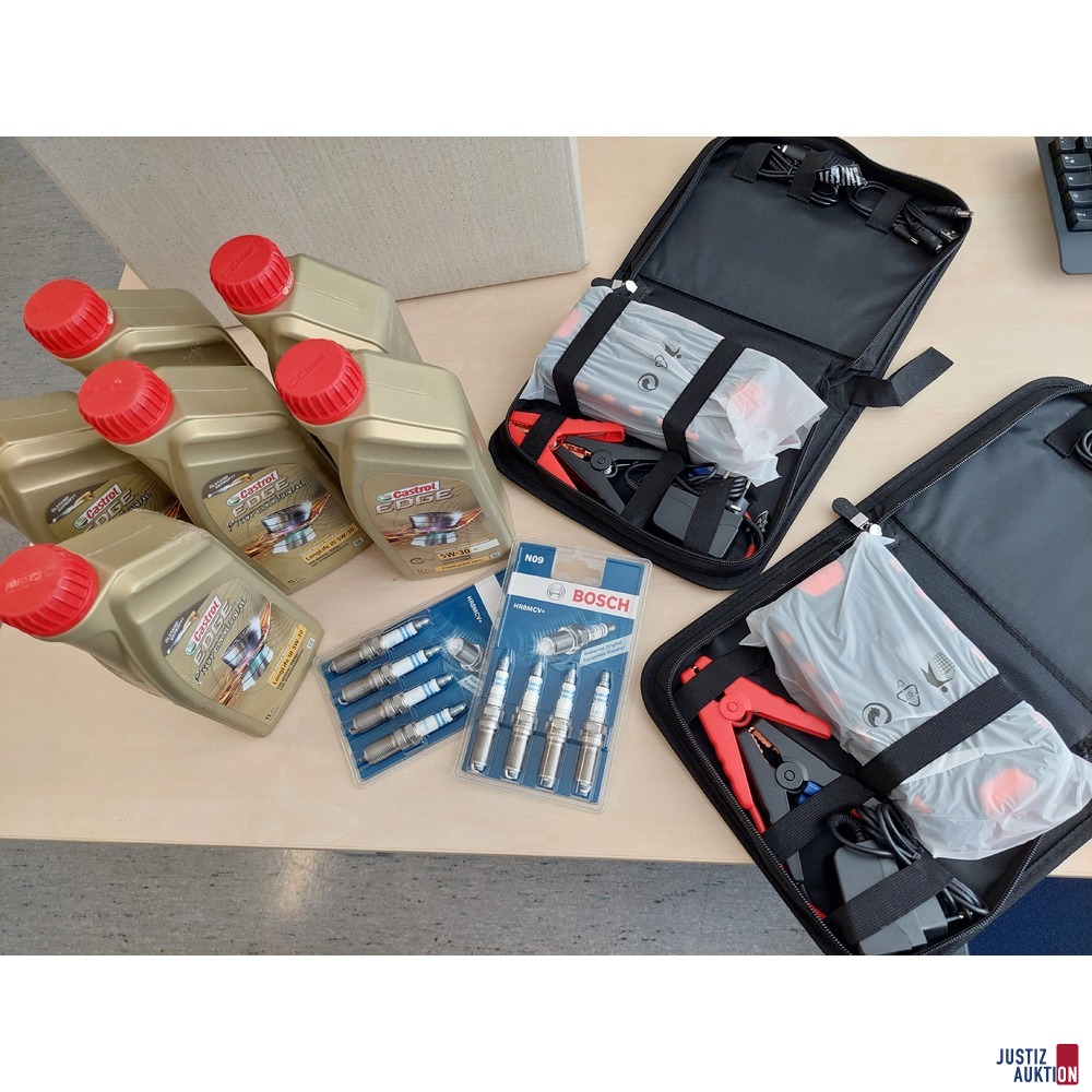 2 Packungen Zündkerzen der Marke Bosch HR8MCV+ u.a.