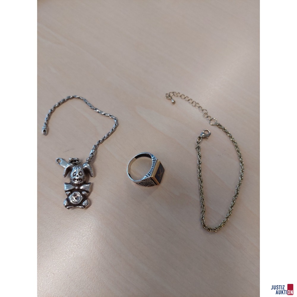 Silberring mit Schwertsymbol u.a.