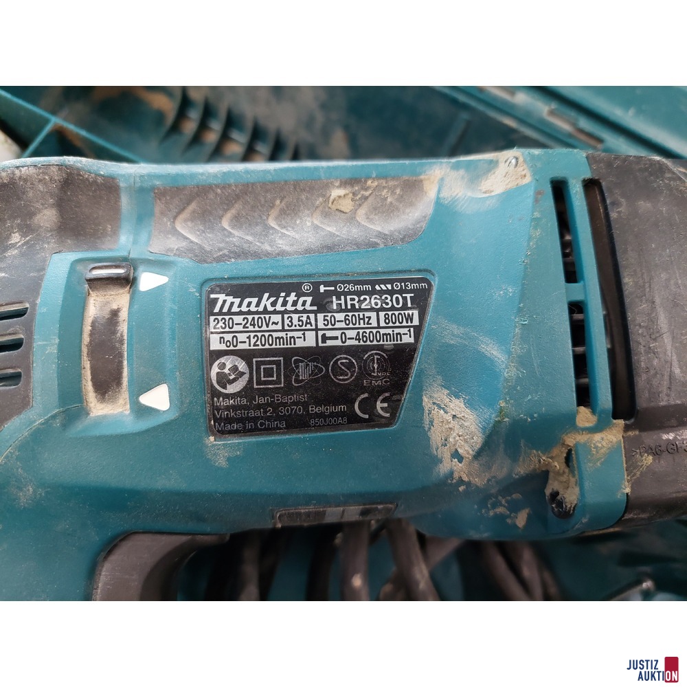 Bohrhammer der Marke Makita HR2630T im Koffer