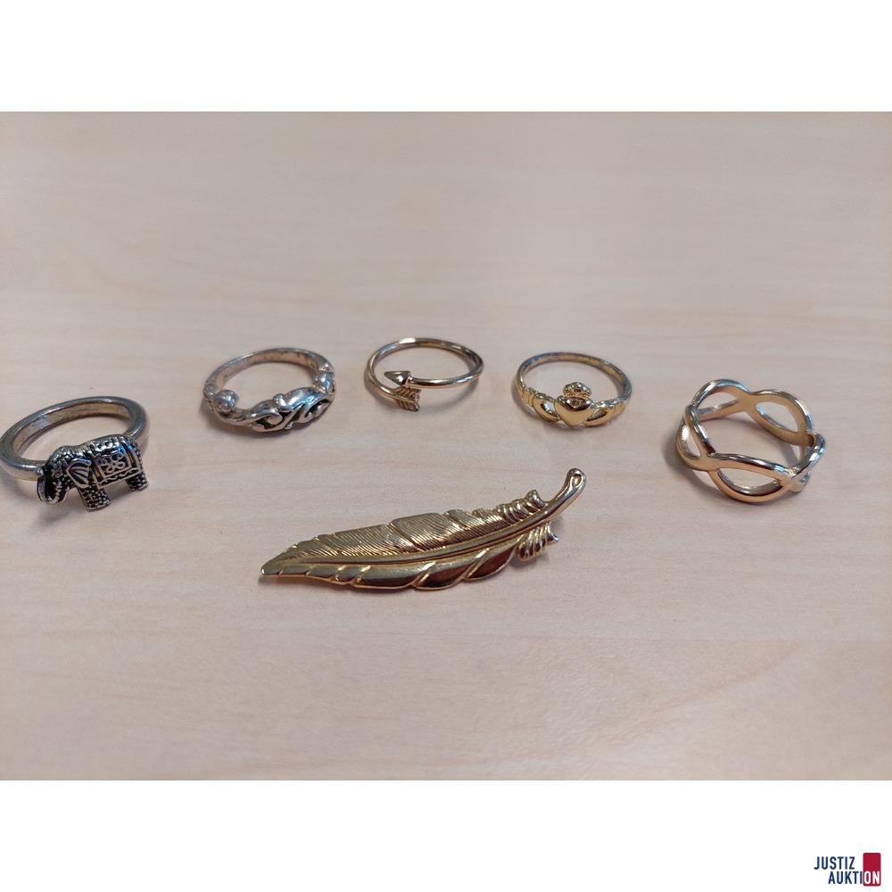 5 diverse Ringe Modeschmuck silber- und goldfarben