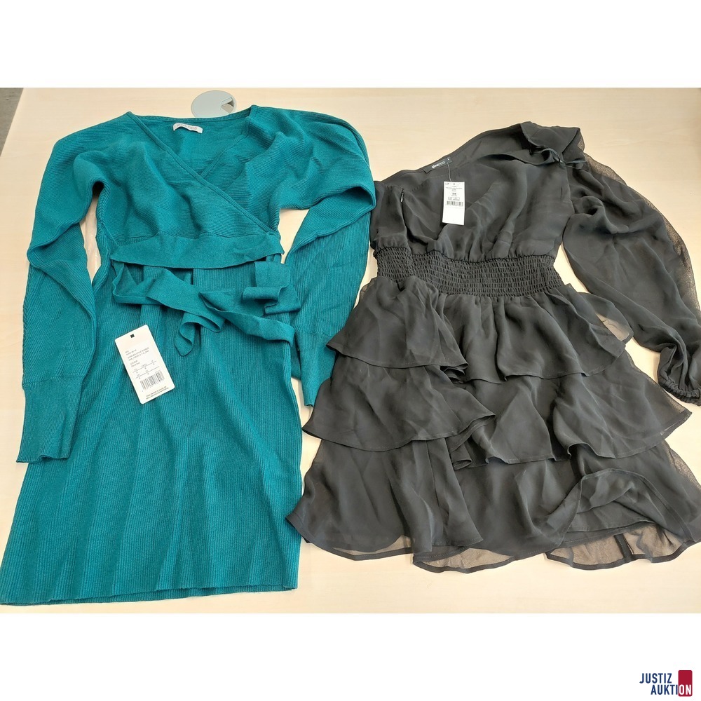 Diverse Kleider NEU