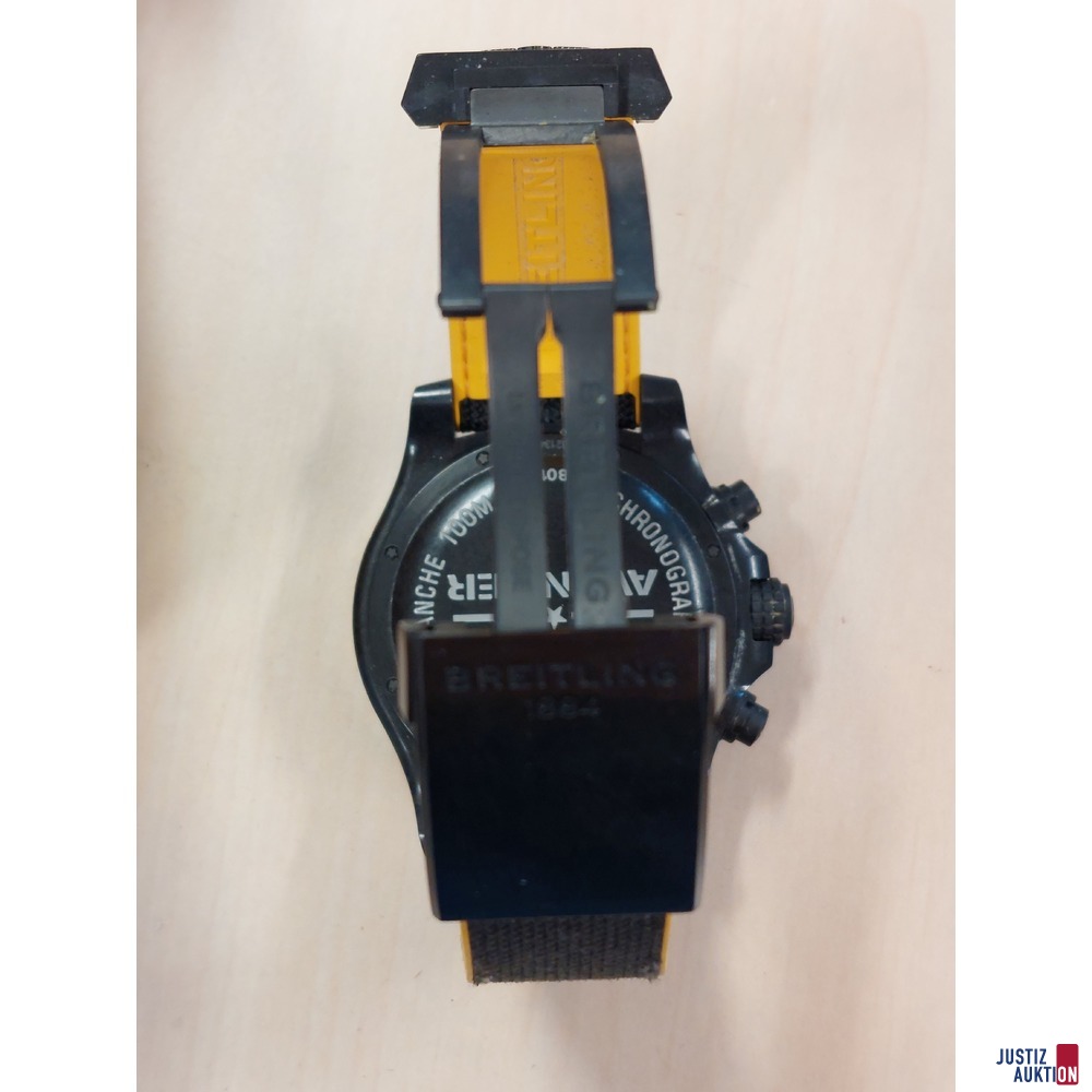 Herrenarmbanduhr der Marke Breitling - Model&colon; Avenger