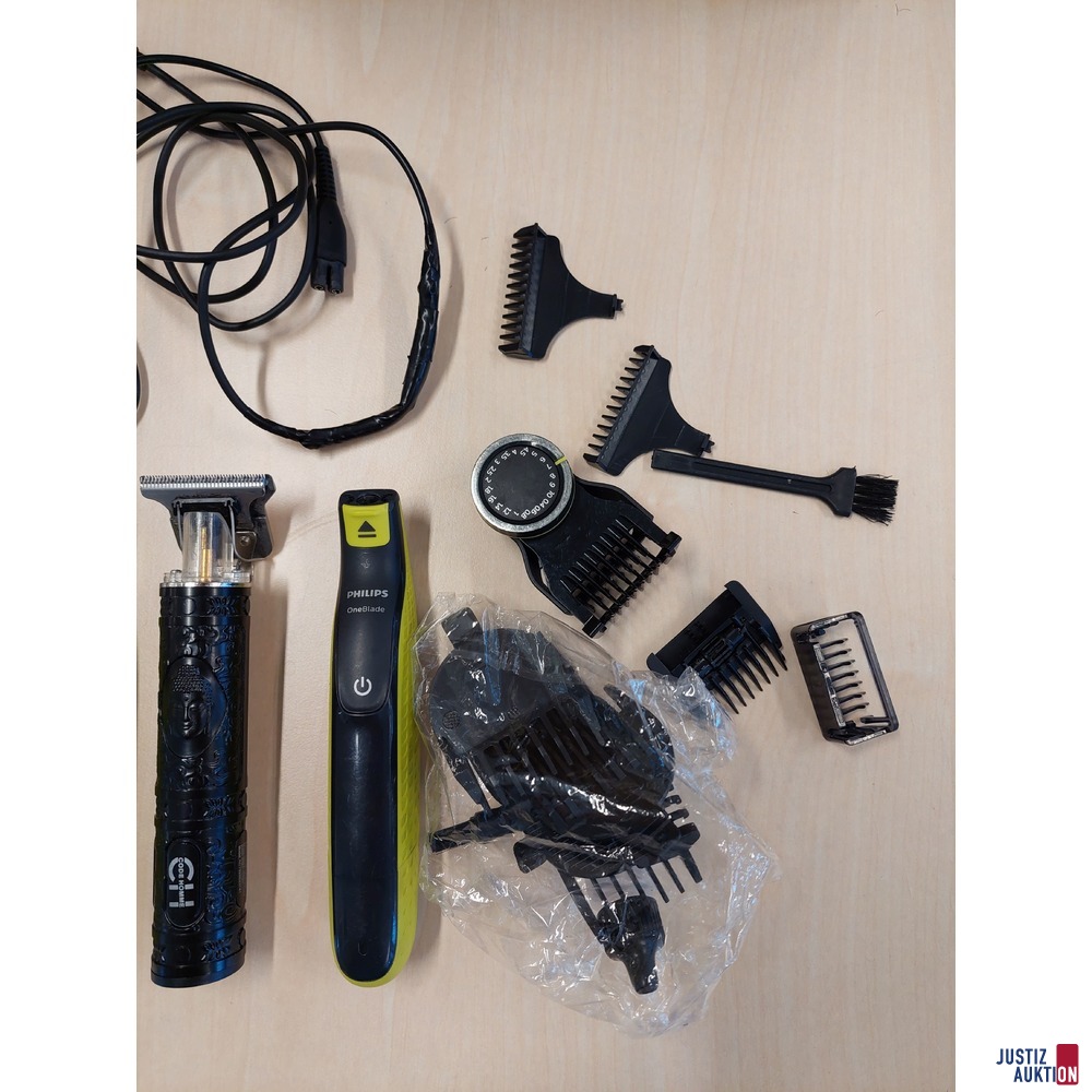 Diverse elektrische Rasierer der Marken Philips