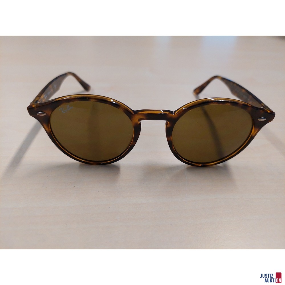 Sonnenbrille der Marke Ray-Ban