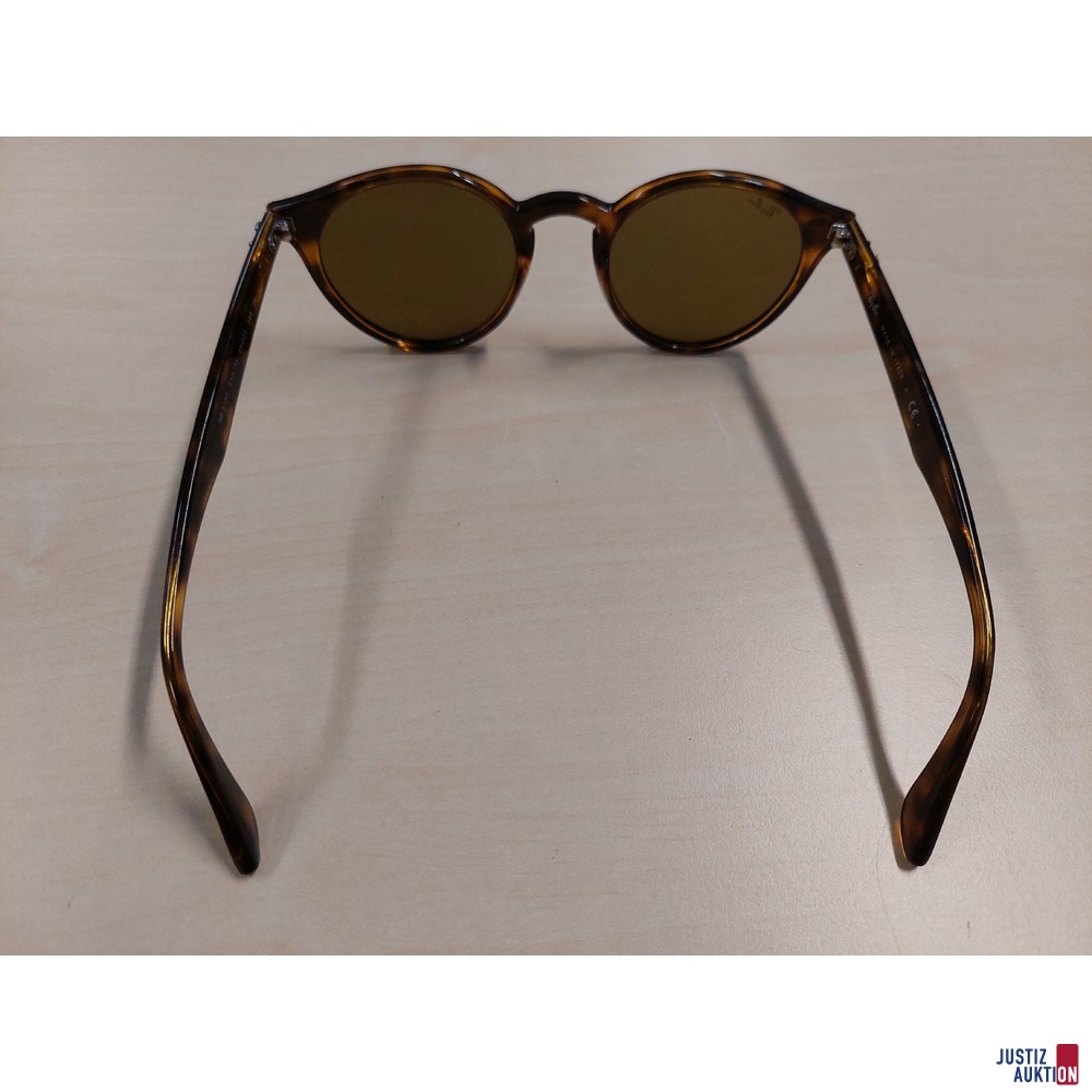 Sonnenbrille der Marke Ray-Ban