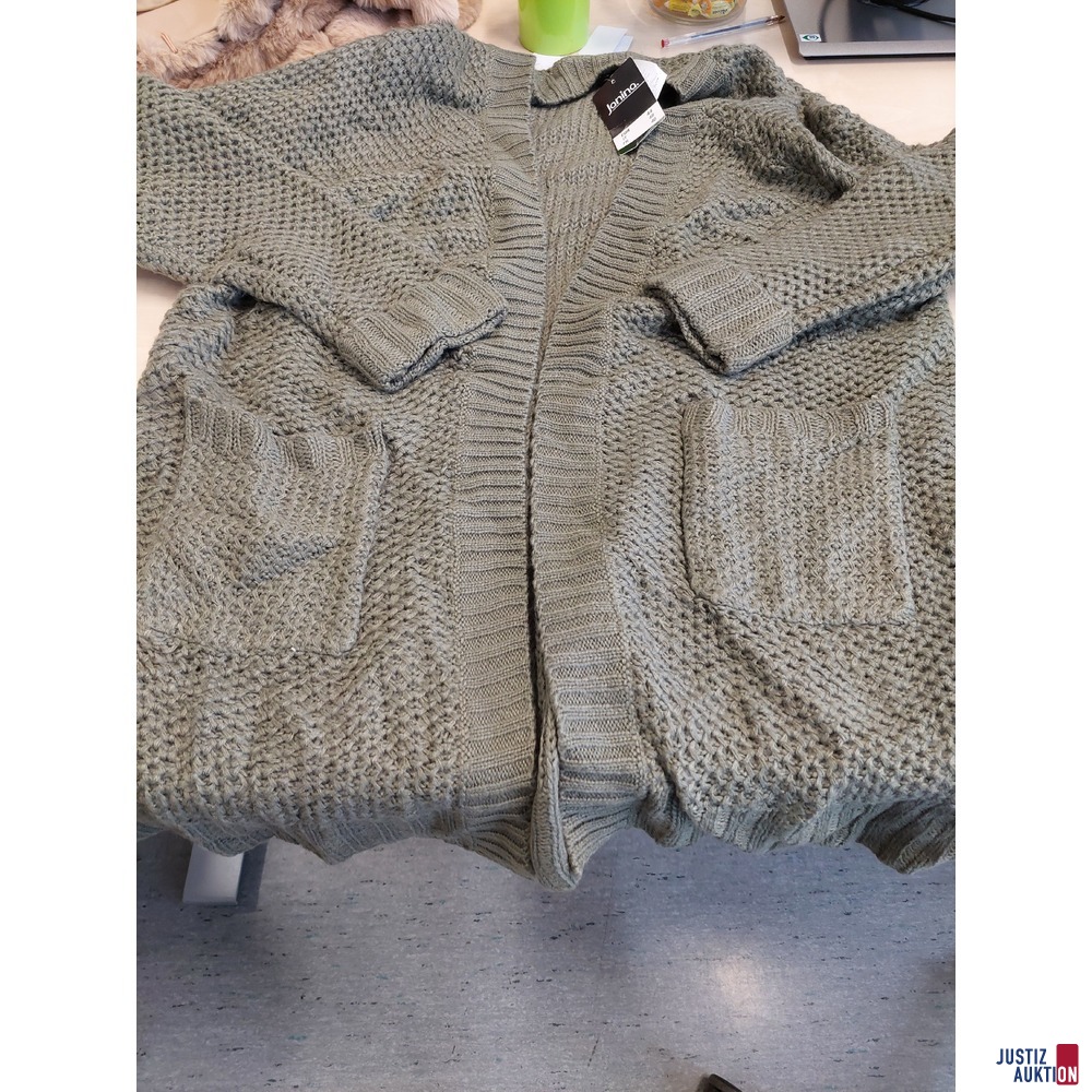 1 Kleid Größe L u.a.