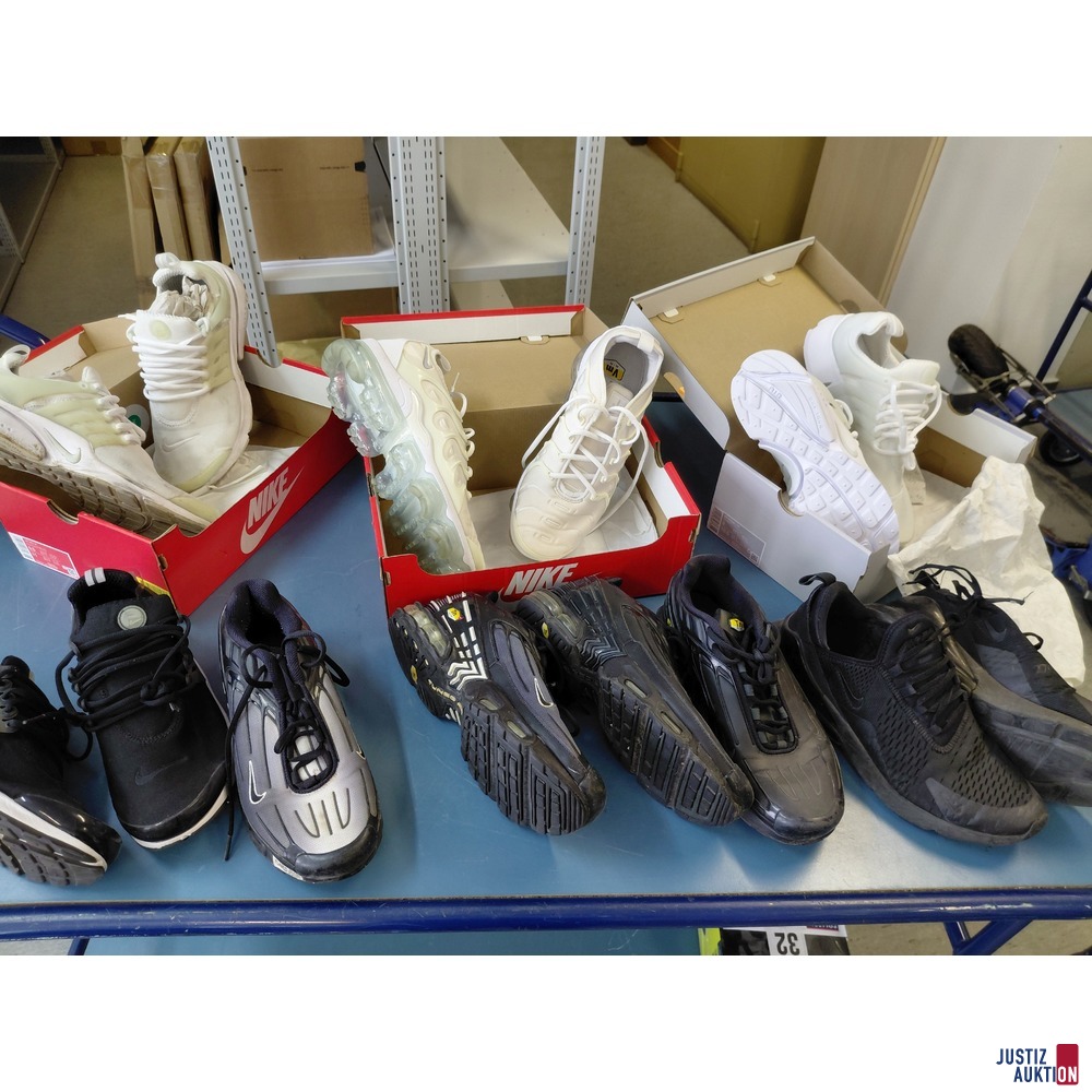 Konvolut an Nike Sneaker