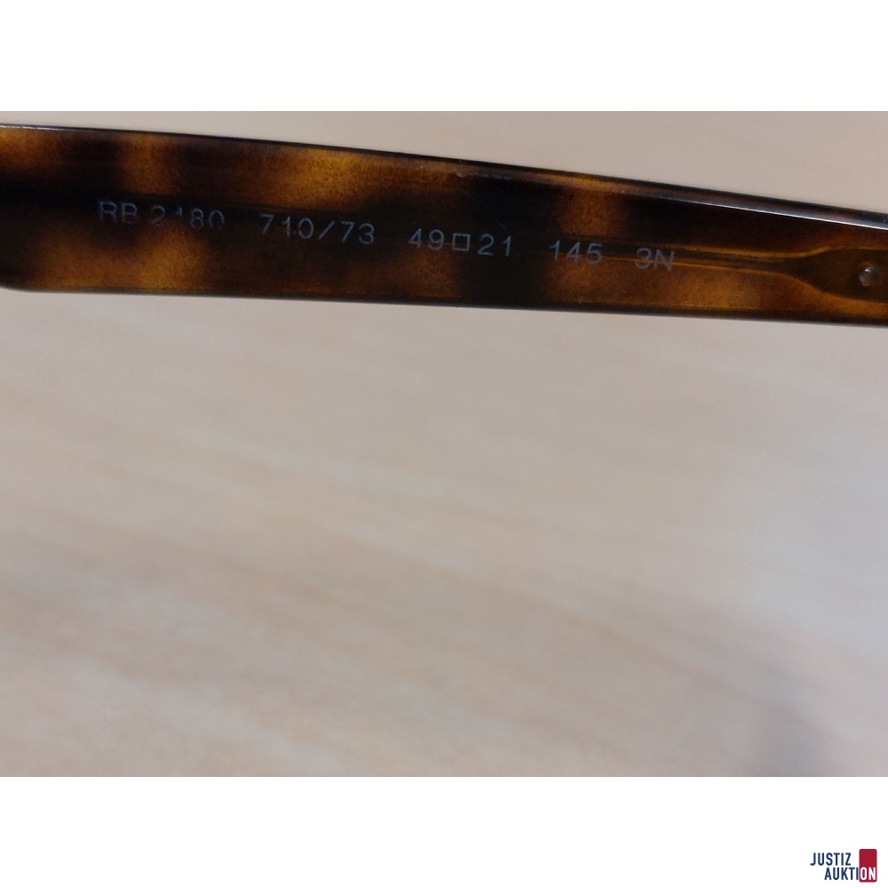 Sonnenbrille der Marke Ray-Ban