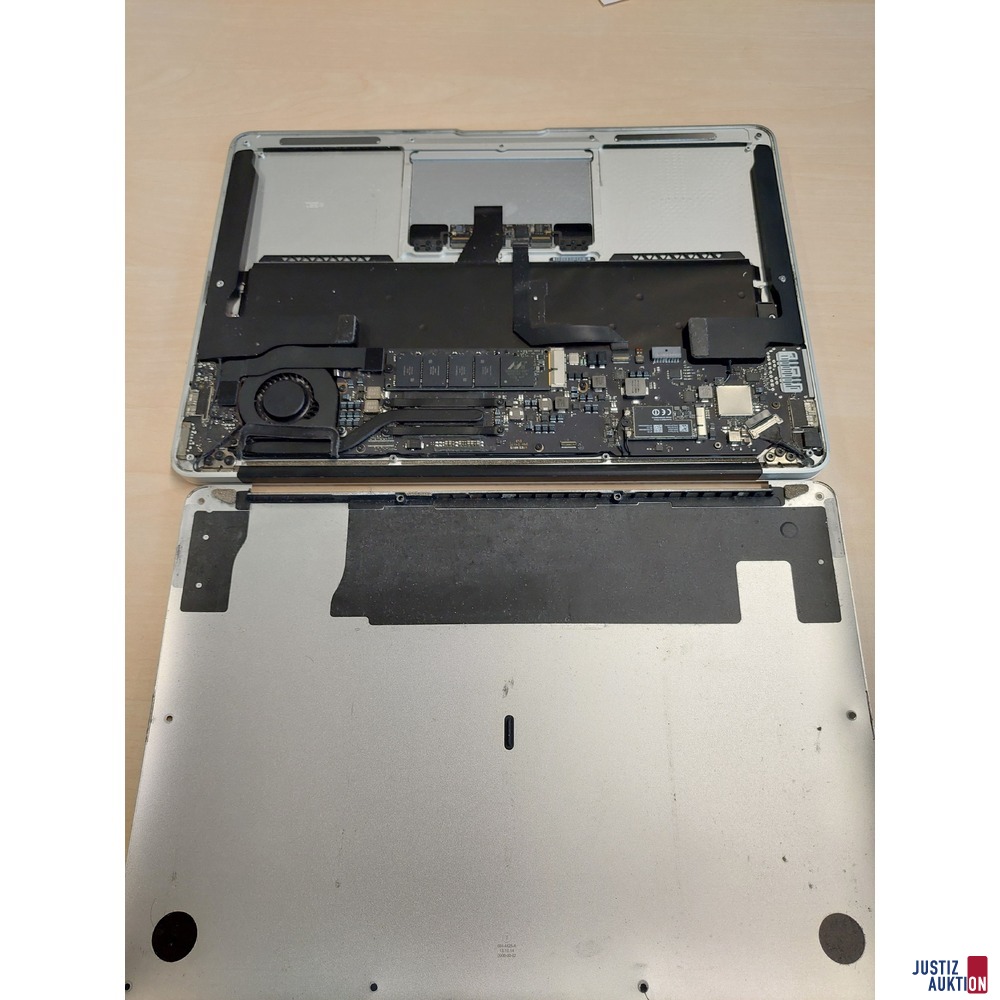 MacBook Air der Marke Apple u.a.