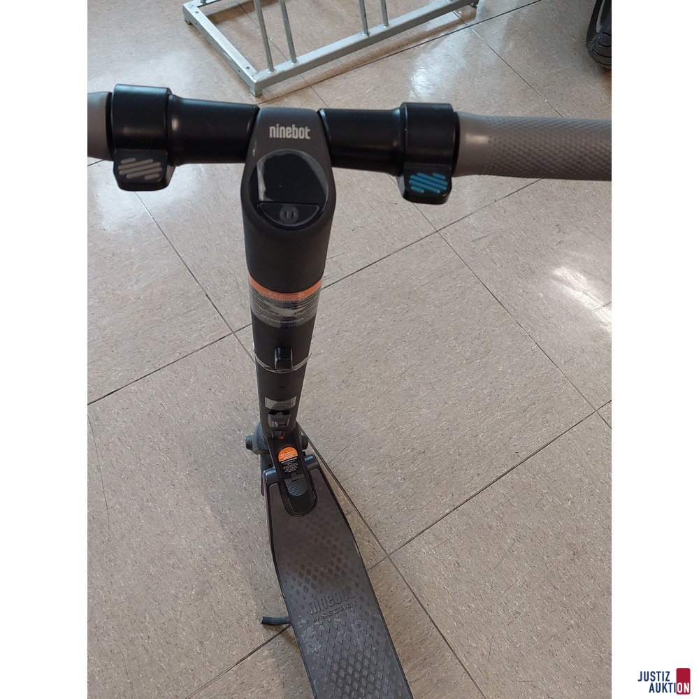 KickScooter der Marke ninebot Segway - Model: ES2