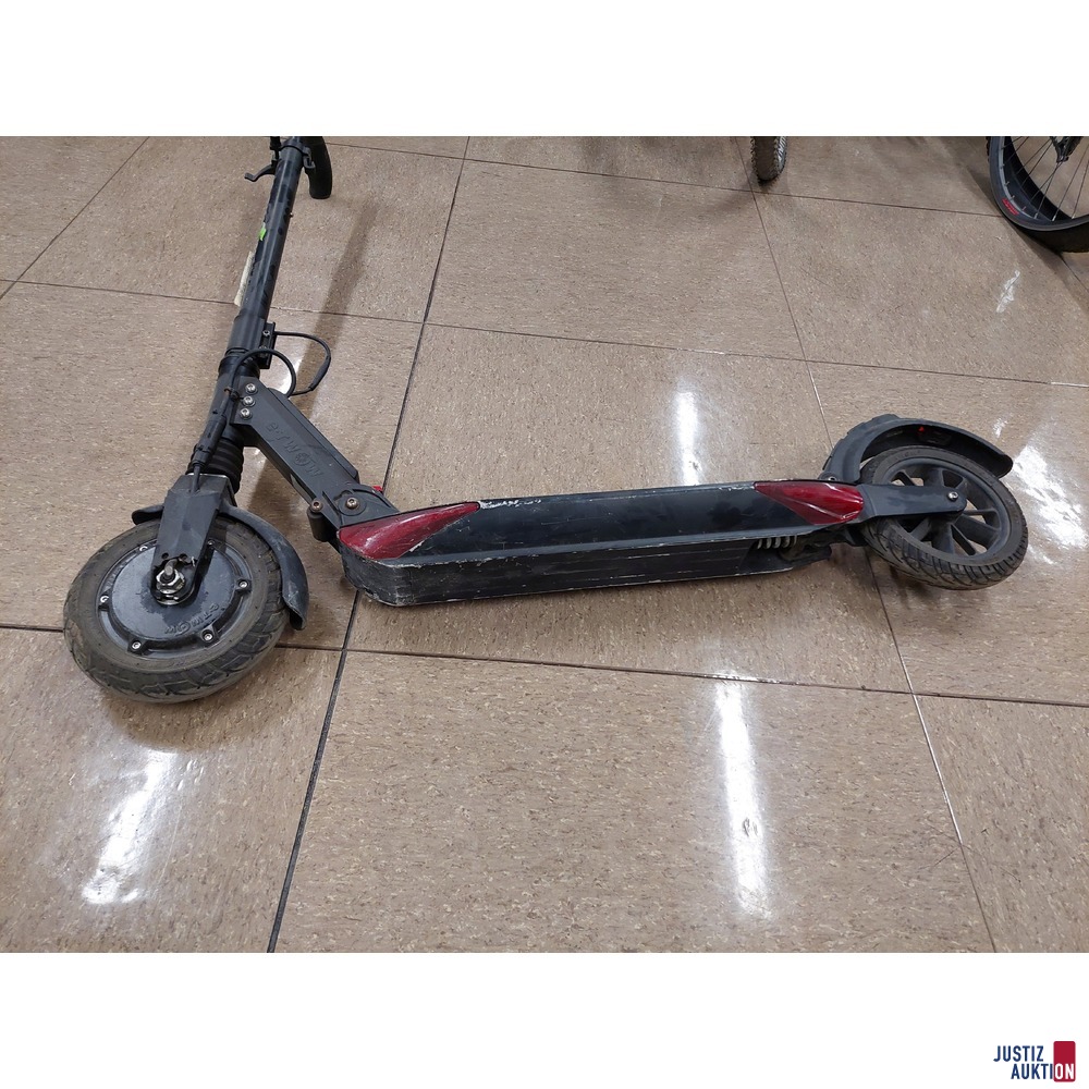 E-Scooter der Marke E- TOWN