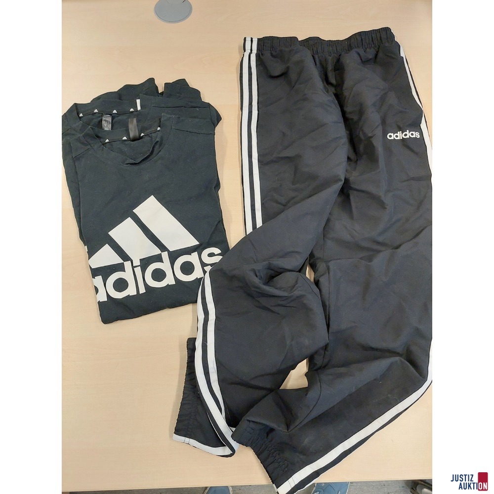 Konvolut an Bekleidung der Marke Adidas