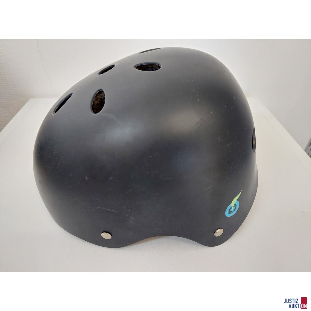 Helm der Marke e-TWOW - getragen