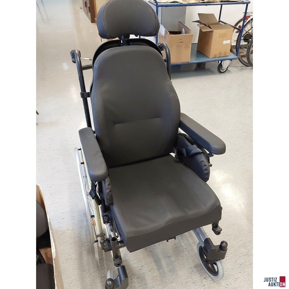 Multifunktionsrollstuhl der Marke Breezy Relax 2